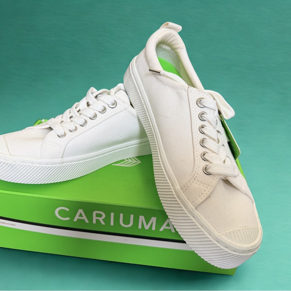Cariuma Classic Off-White Canvas Sneakers
